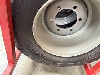 Neumáticos con llanta Mitas 400/60-15.5