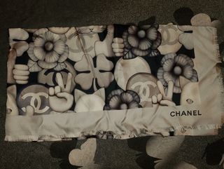Foulard Chanel beige e nero misura 90x90