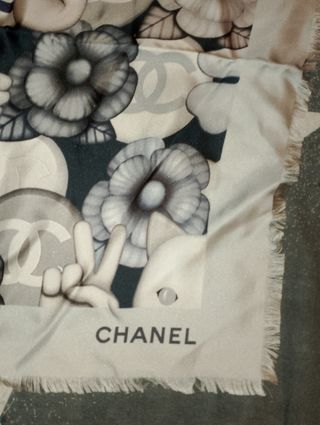 Foulard Chanel beige e nero misura 90x90