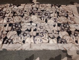 Foulard Chanel beige e nero misura 90x90