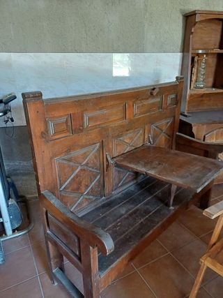 Cadiera antigua con mesa abatible