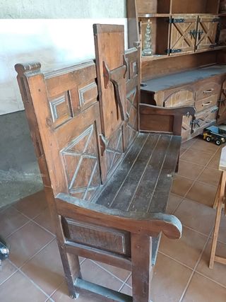 Cadiera antigua con mesa abatible