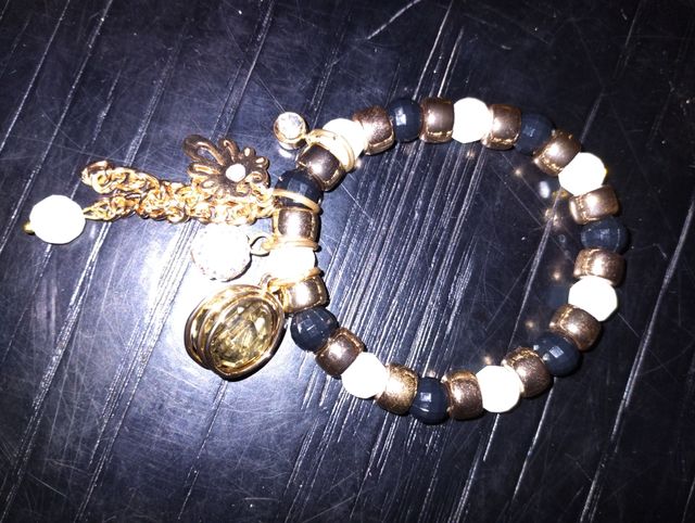 Artigos bijuteria, colares , brincos e pulseiras