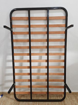 Se regala somier metálico con láminas de madera. 