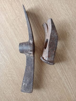 Martillo y alcotana antiguos