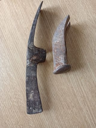 Martillo y alcotana antiguos