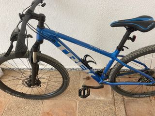 Bicicleta Trek Marlin azul del 2025 ..