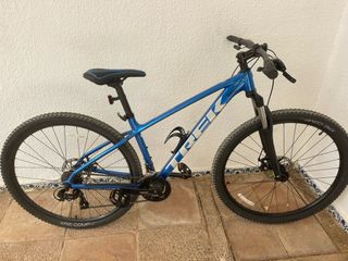 Bicicleta Trek Marlin azul del 2025 ..