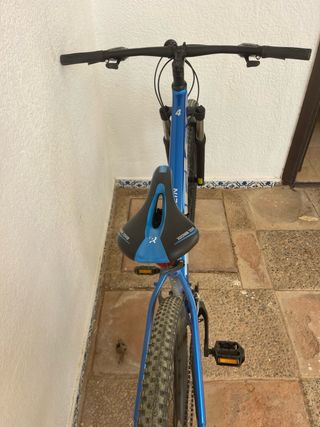 Bicicleta Trek Marlin azul del 2025 ..