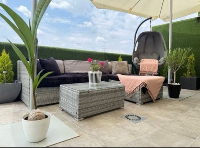 Sofá ratán gris exterior