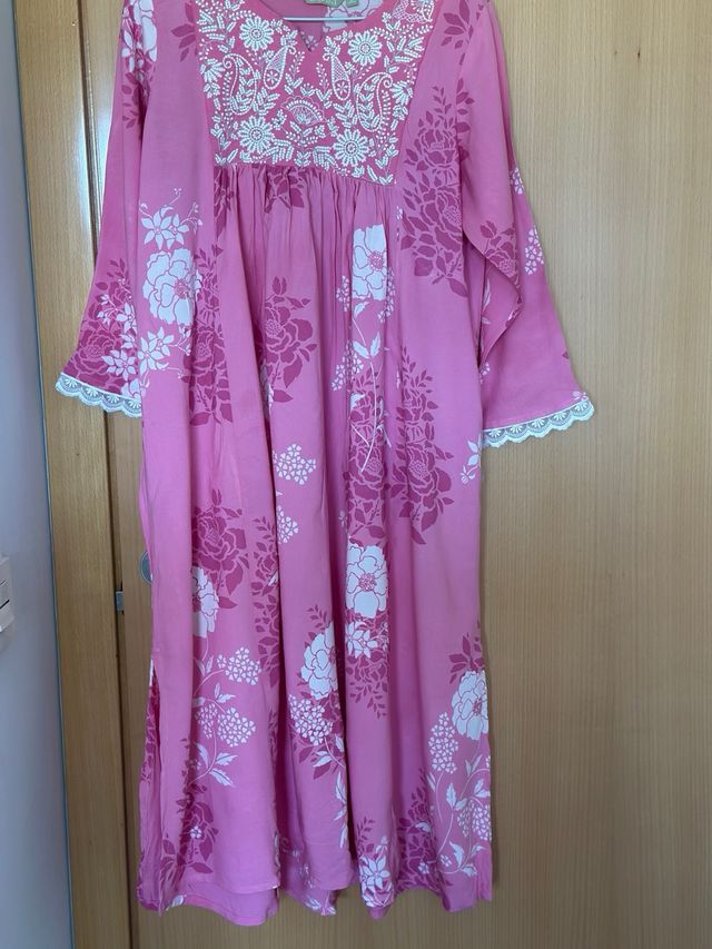 Vestido midi rosa estampado