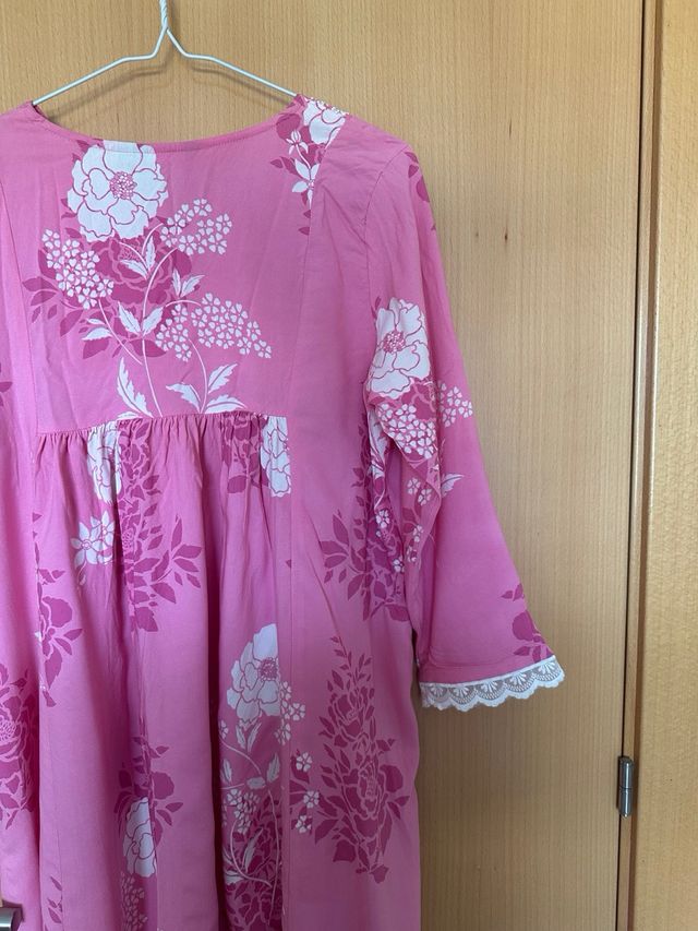 Vestido midi rosa estampado