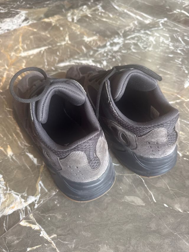 Yeezy Boost 700 Gris - Zapatillas