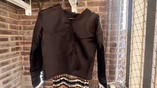 Mantoncillo, falda, blusa, delantal y lazo