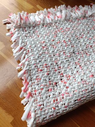 Alfombra trapillo rosa-blanca