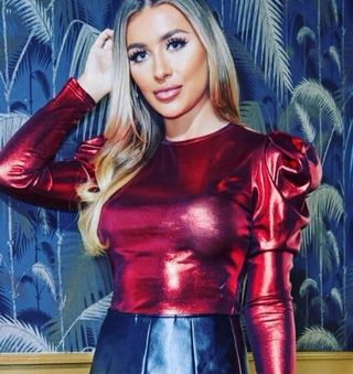 Top rojo metalizado - hombros abullonados