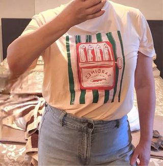 Camiseta beige sardinas
