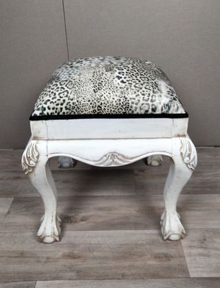 Taburete blanco madera y leopardo