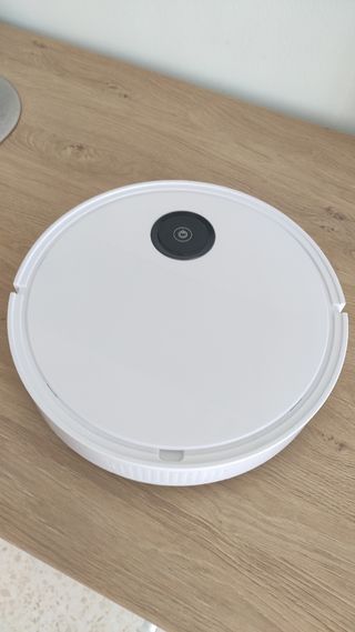 Robot aspirador blanco