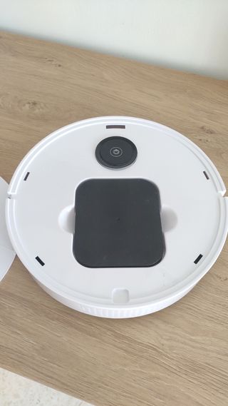 Robot aspirador blanco