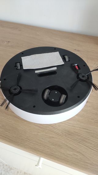 Robot aspirador blanco