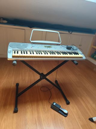 Teclado musical con soporte y pedal
