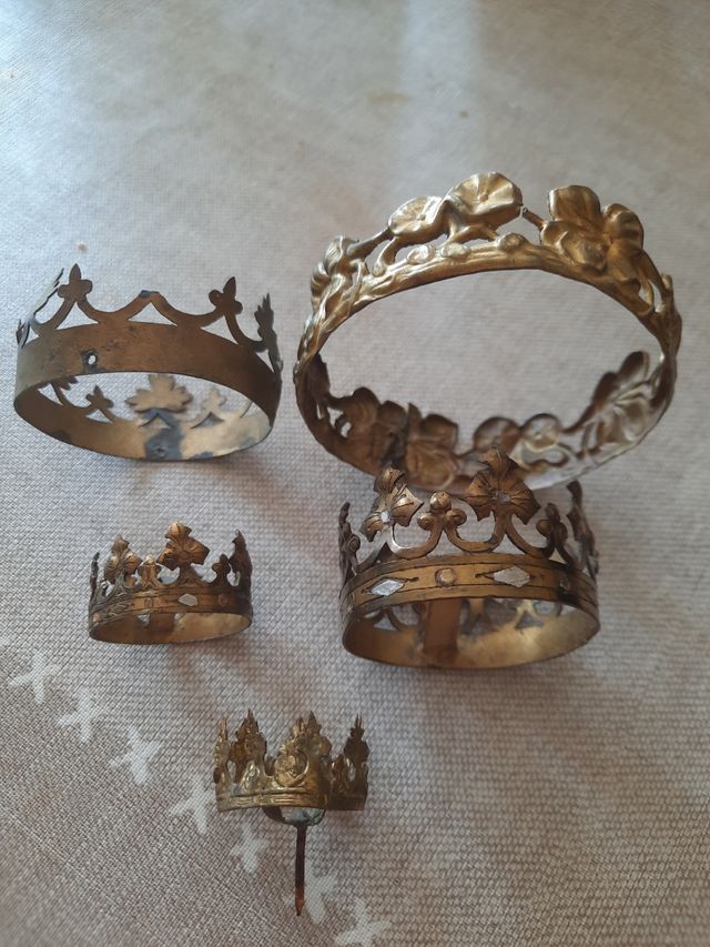 5 corone in metallo antico