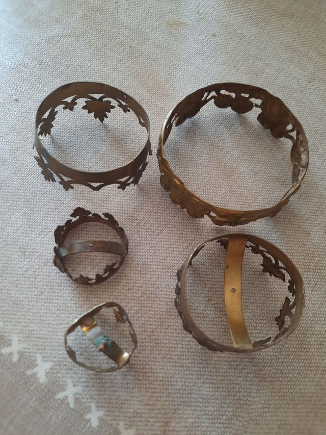 5 corone in metallo antico