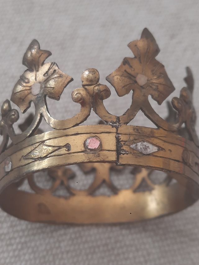 5 corone in metallo antico