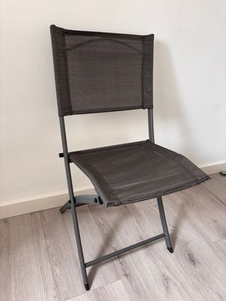 Sillas plegables grises exterior
