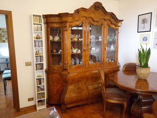 Credenza antica in radica di noce