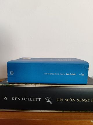 Los pilares de la Tierra (Best Seller) (Spanish...
