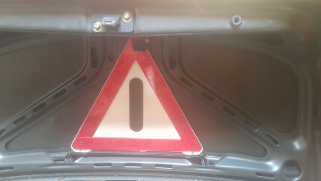 Triángulo emergencia Mercedes 124
