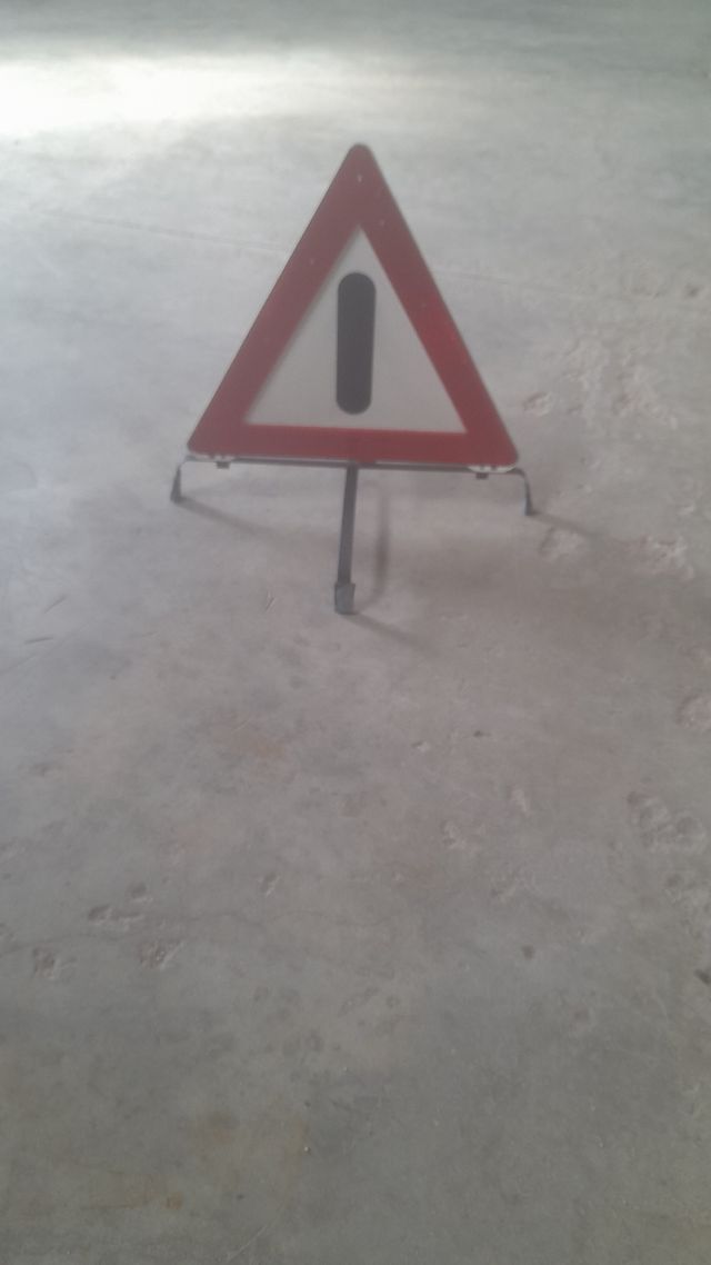 Triángulo emergencia Mercedes 124