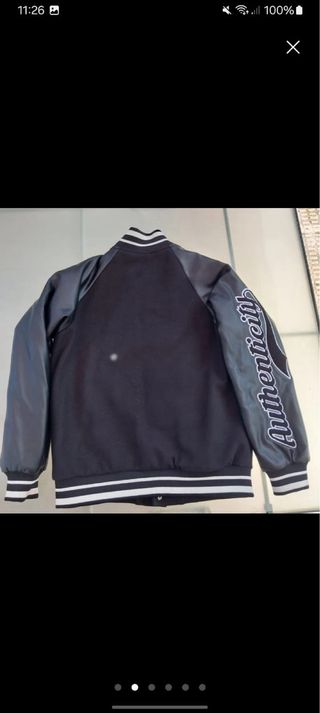 Chaqueta béisbol Bershka negra vintage
