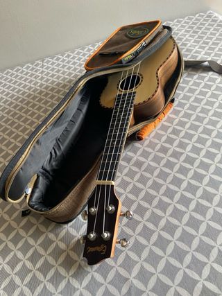 Ukelele Egmond + Funda Acolchada Cibeles