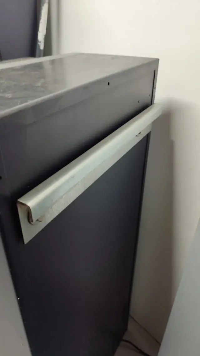 Se vende lote de tres máquinas expendedoras.