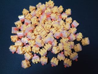 Switches Gateron/EverFree Curry - 90uds + contened