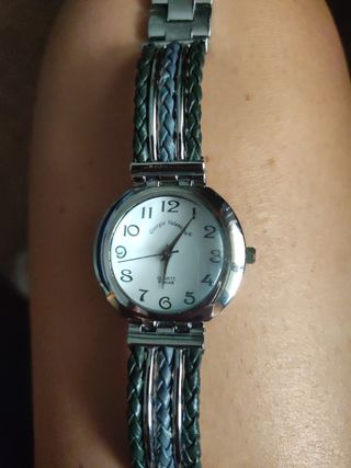 Reloj mujer 
Hay que poner pila