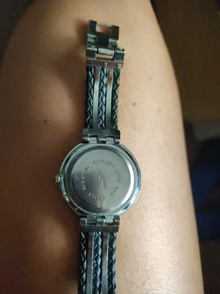 Reloj mujer 
Hay que poner pila