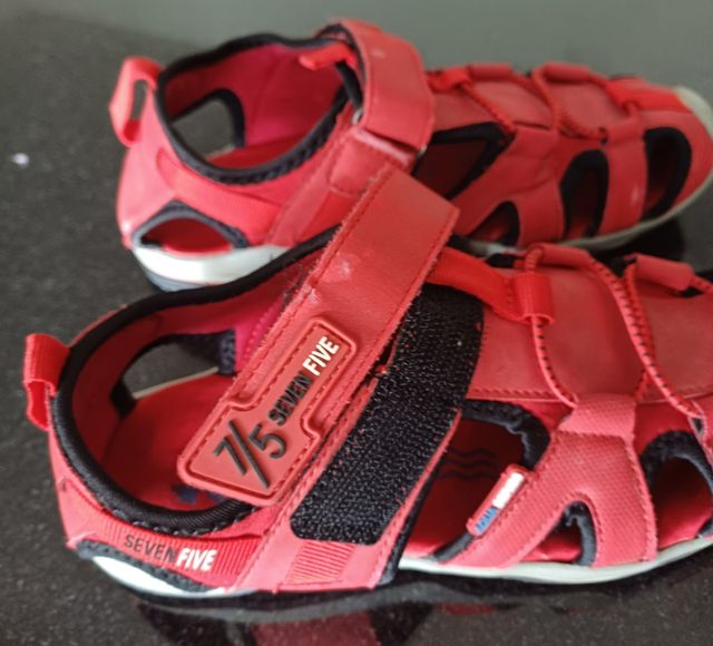 Sandalias deportivas marca Seven Five. Rojas. 