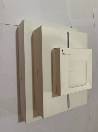 Cajas de MacBook Air, IPad Pro y cargador 67W