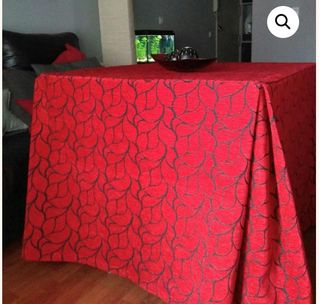 Ropa mesa: diseño rojo oscuro