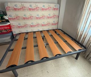 Somier metálico con láminas de madera y colchón