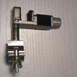 Atril de trompeta para dispositivos.