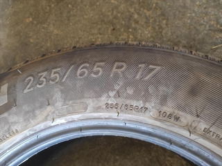 juego de 2 neumáticos 235/65R17, año 2022.