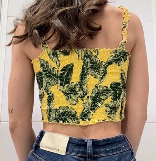 Top amarillo estampado