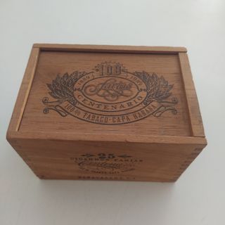 Caja Cigarros Farias Centenario