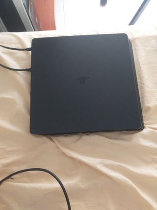 PS4 (PlayStation 4) negra