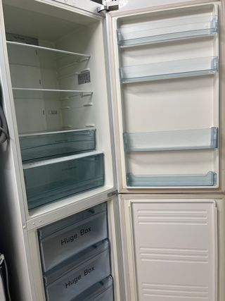 Nevera Haier - 2 puertas No Frost